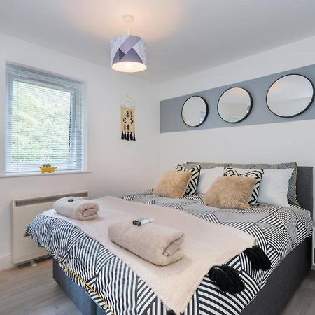 Forest View Apartment- Private Balcony Southampton Buitenkant foto