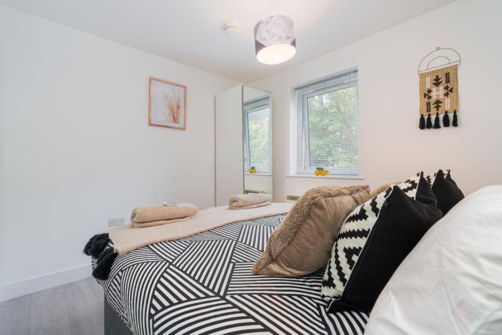 Forest View Apartment- Private Balcony Southampton Buitenkant foto