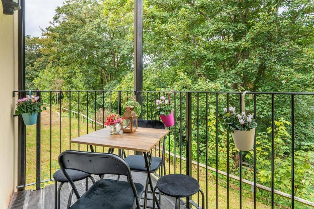 Forest View Apartment- Private Balcony Southampton Buitenkant foto